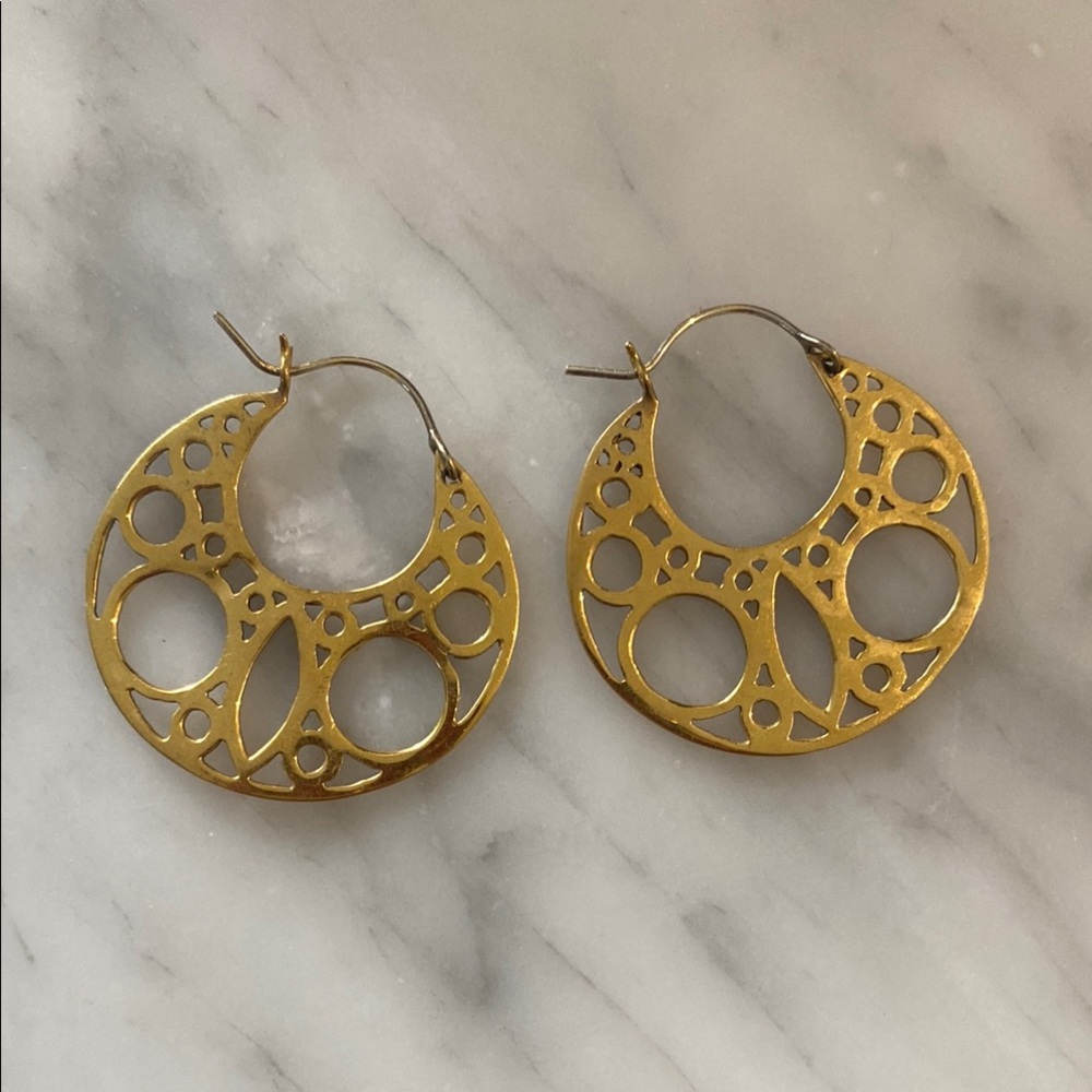 Elegant Gold Hoop Earrings